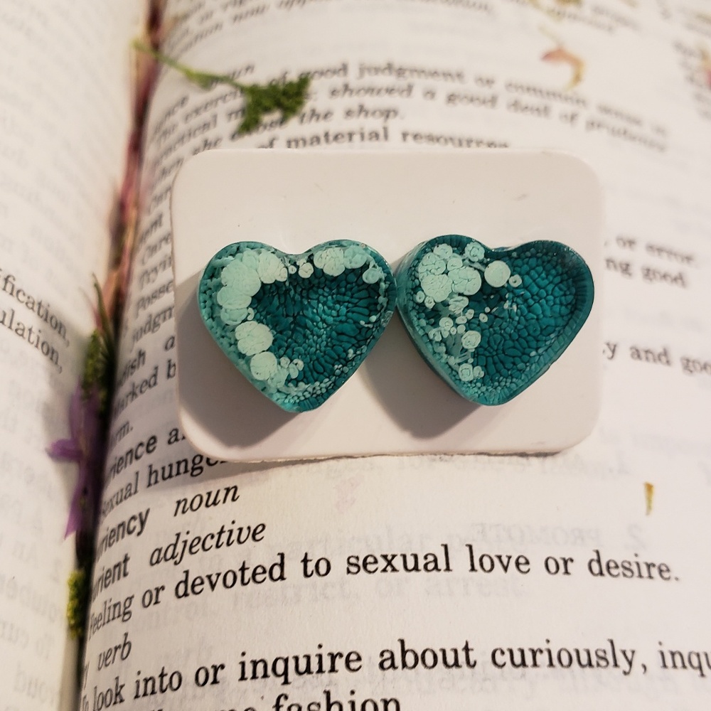 NWT handmade heart stud earrings waterfall
